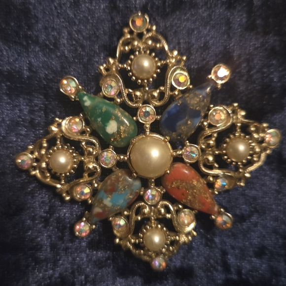 Vintage Floral Brooch Set of 7 on Navy Blue Velvet Hanging Display Case - Picture 5 of 12